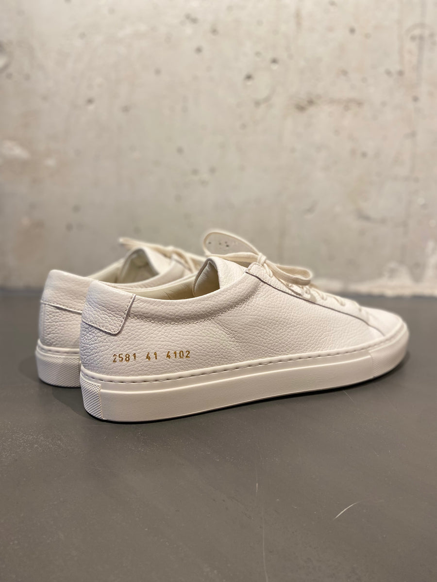 COMMON PROJECTS 2581 ACHILLES LOW PREMIUM GRAINED OFF WHITE