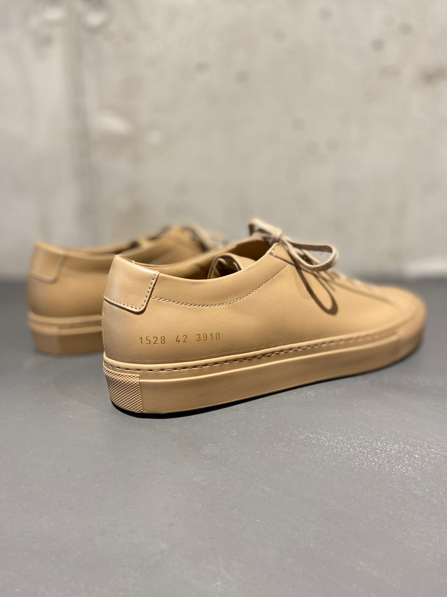 COMMON PROJECTS 1528 ORIGINAL ACHILLES LOW CLAY – Daniele Dentici Men COMMON PROJECTS 1528 ORIGINAL ACHILLES LOW CLAY – Daniele Dentici Men