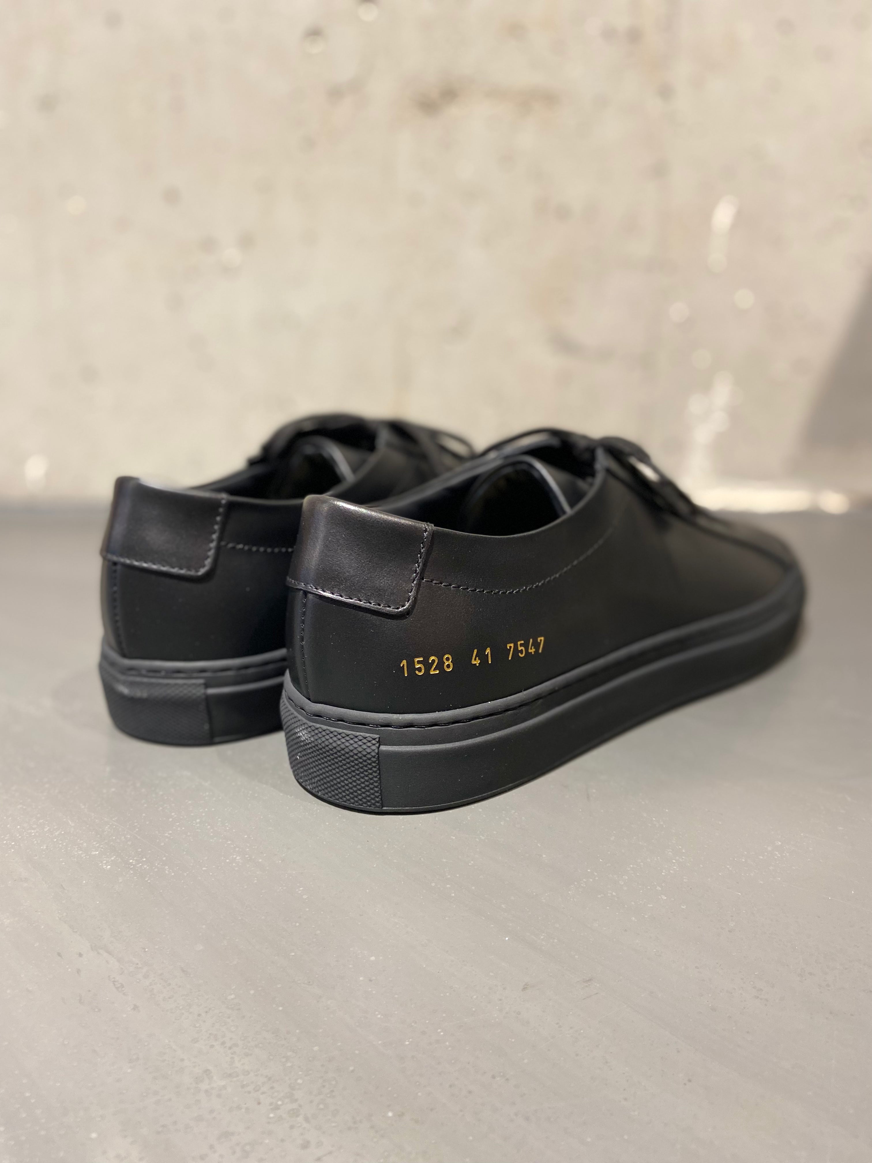 COMMON PROJECTS 1528 ORIGINAL ACHILLES LOW BLACK – Daniele Dentici Men COMMON PROJECTS 1528 ORIGINAL ACHILLES LOW BLACK – Daniele Dentici Men