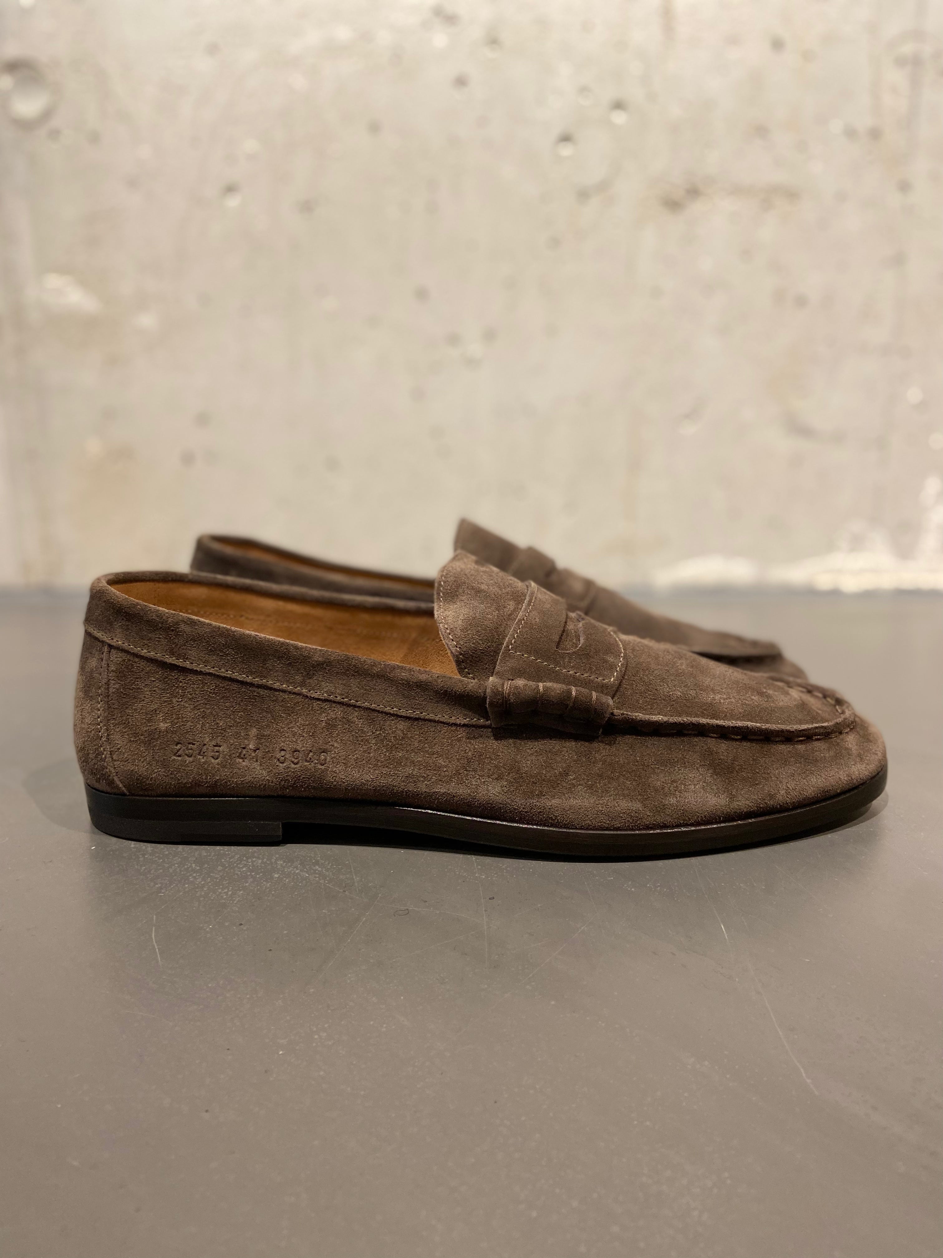 COMMON PROJECTS 2545 SOFT LOAFER SUEDE MUD – Daniele Dentici Men display picture 1